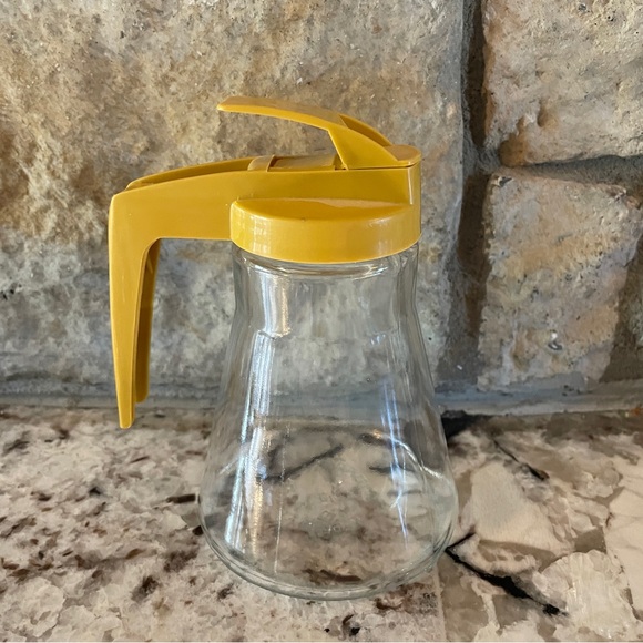 Vtg Glass Syrup Pitcher Harvest Gold Plastic Lid Restaurant Ware Androck CANADA - Picture 2 of 5